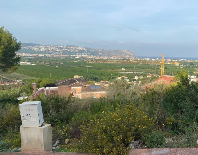 Parcela con vistas en Javea