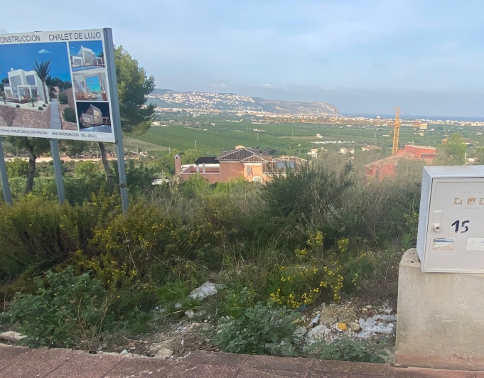 Parcela con vistas en Javea