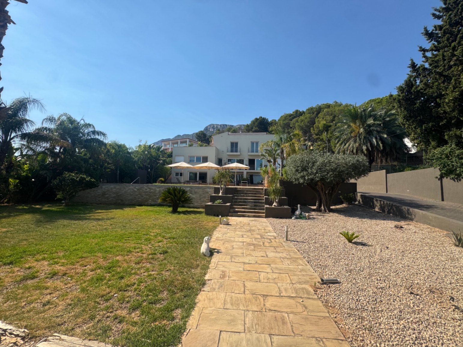 Venta de chalet moderno en venta en El Montgó, Denia