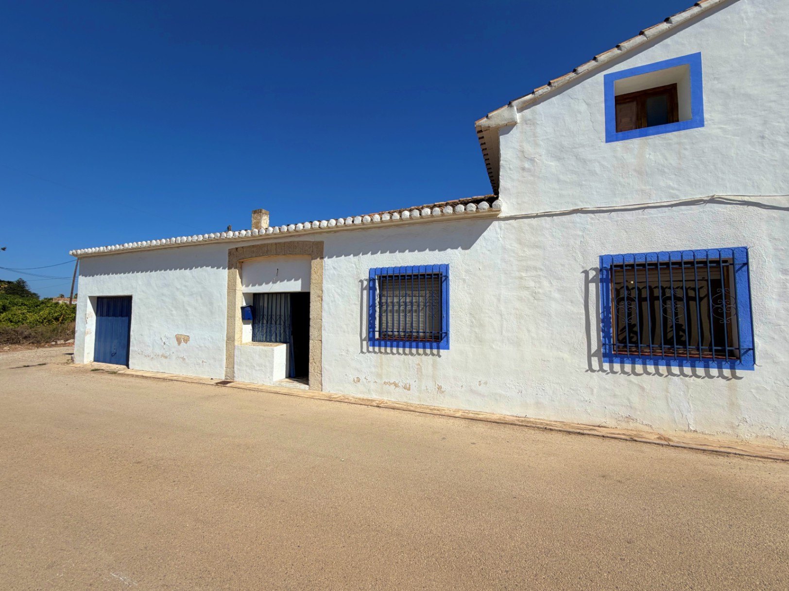 Attached country house, plus large plot with fruit trees.