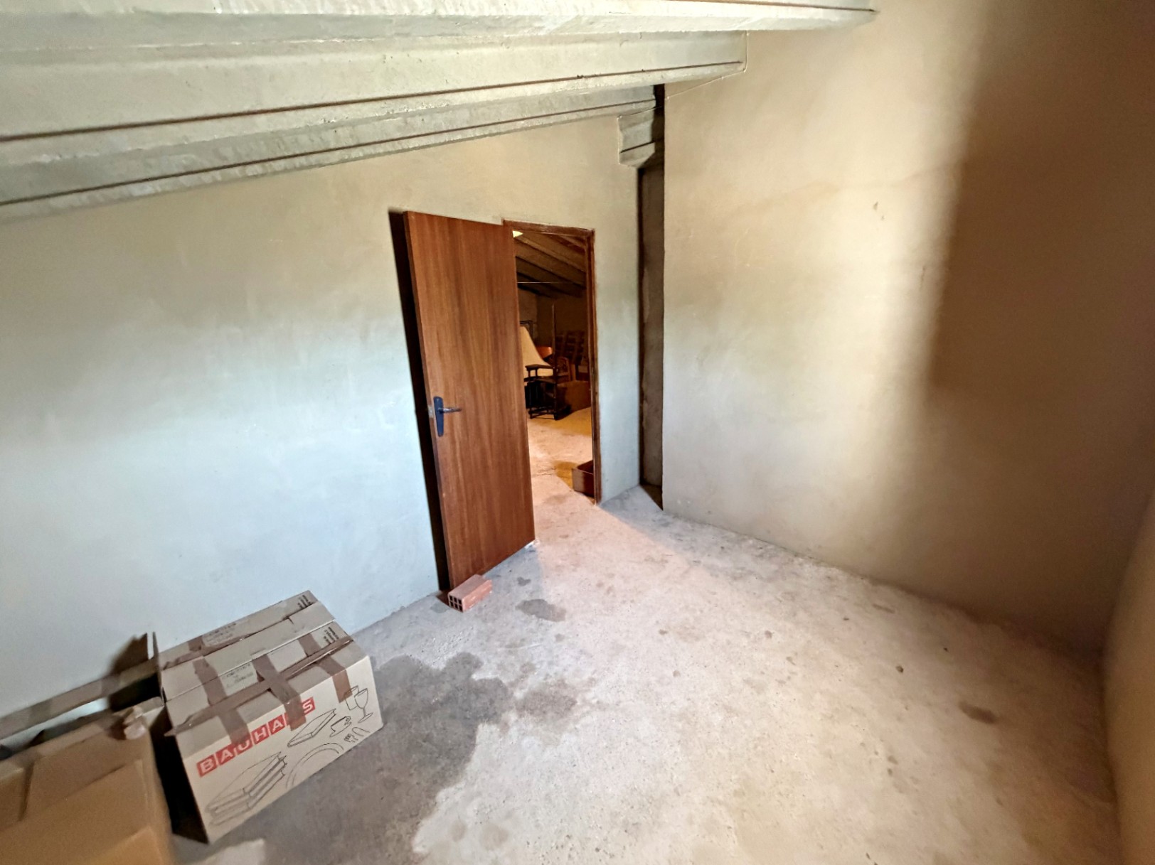 Attached country house, plus large plot with fruit trees.