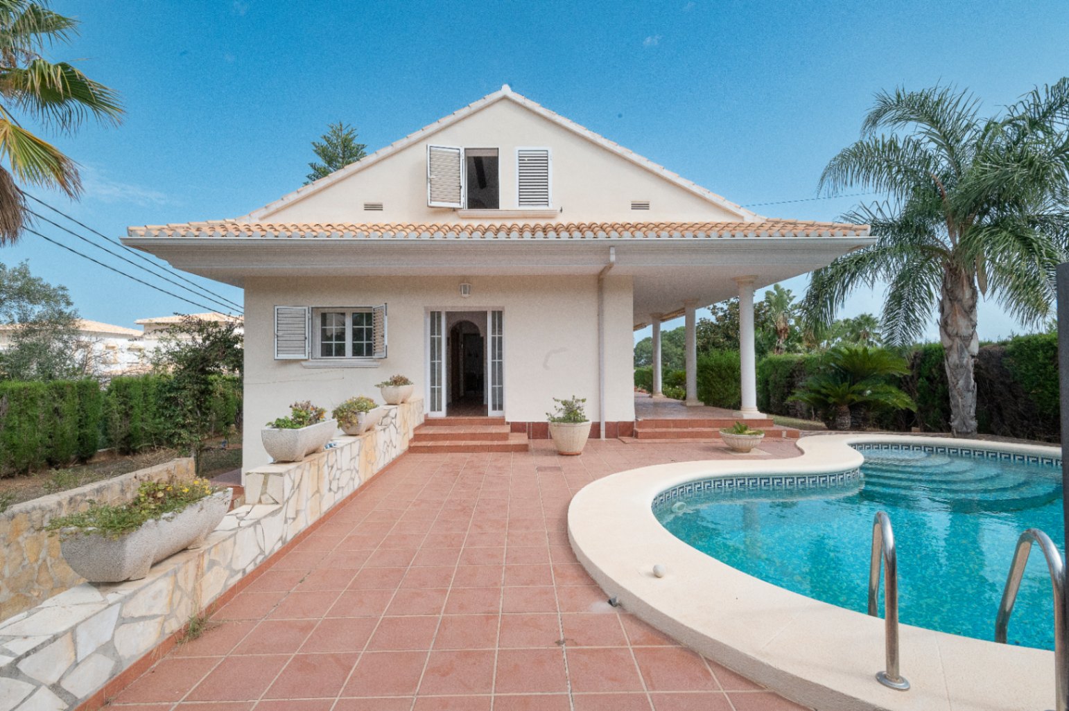 Chalet for sale in Denia, with beautiful sea and Montgó views.