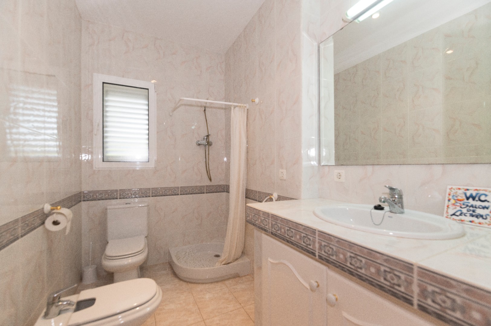 Chalet for sale in Denia, with beautiful sea and Montgó views.
