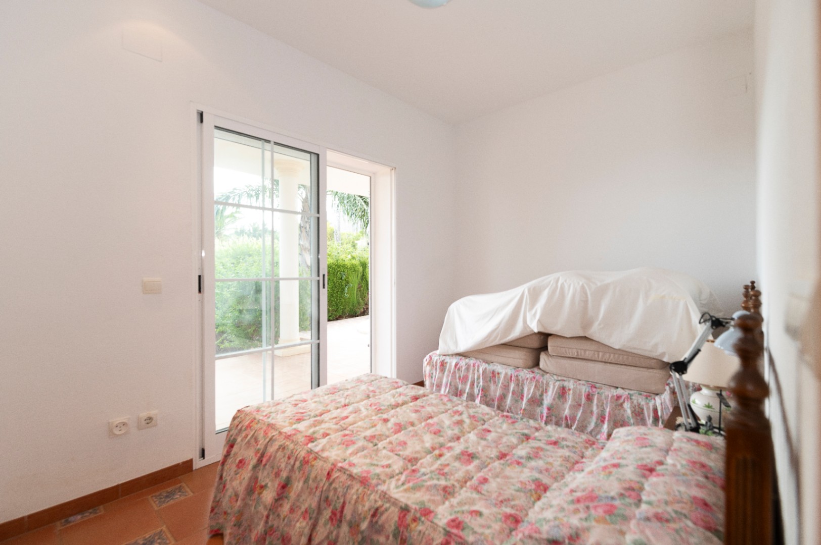 Chalet for sale in Denia, with beautiful sea and Montgó views.