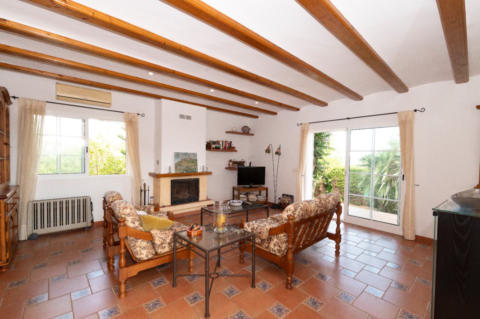 Chalet for sale in Denia, with beautiful sea and Montgó views.