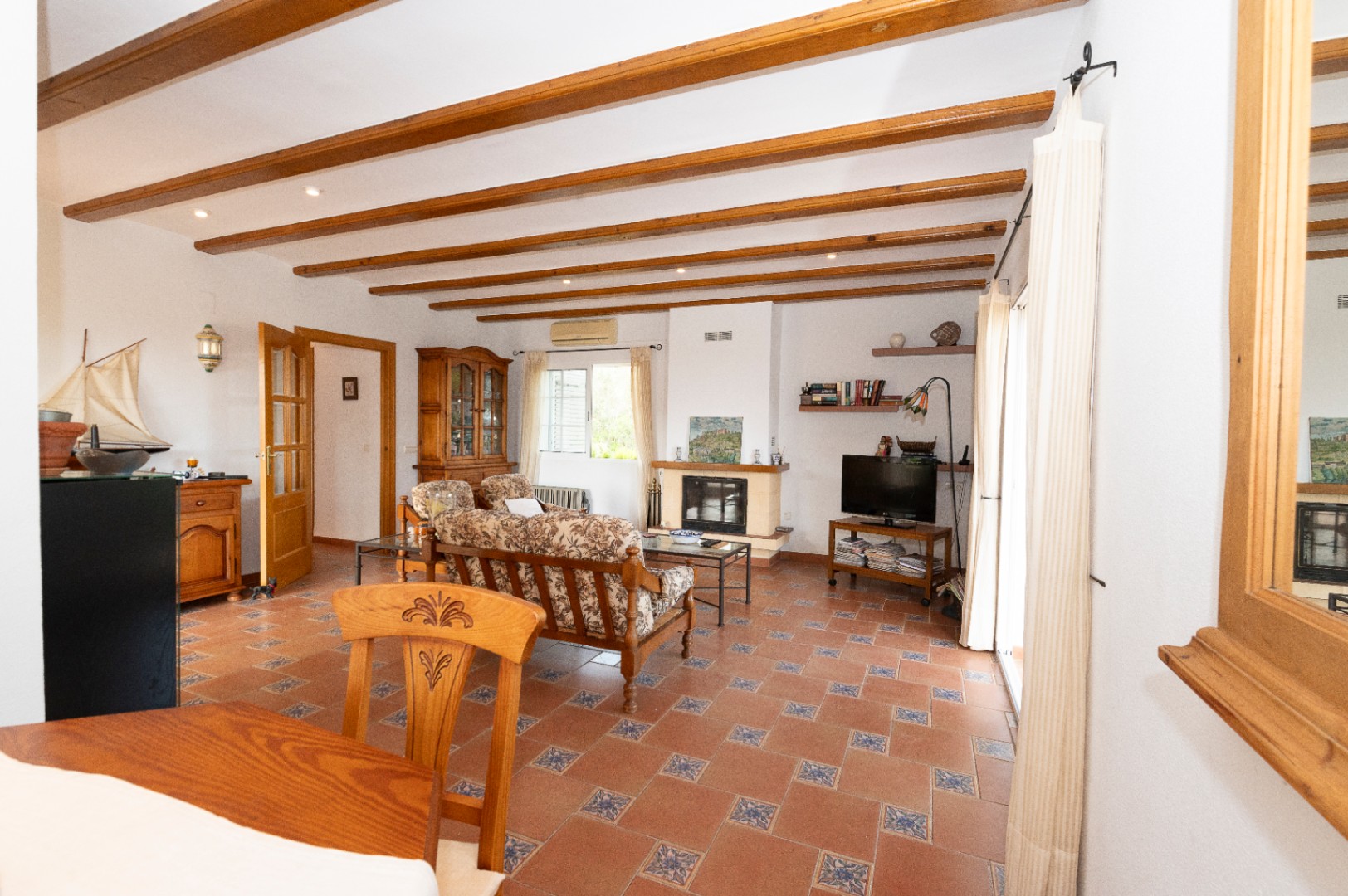 Chalet for sale in Denia, with beautiful sea and Montgó views.