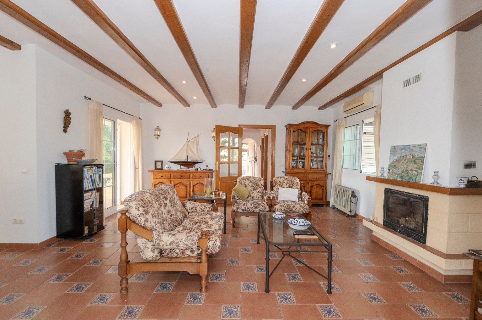 Chalet for sale in Denia, with beautiful sea and Montgó views.
