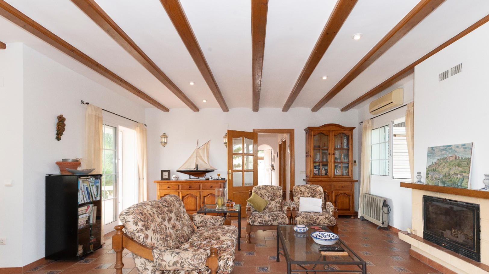 Chalet for sale in Denia, with beautiful sea and Montgó views.