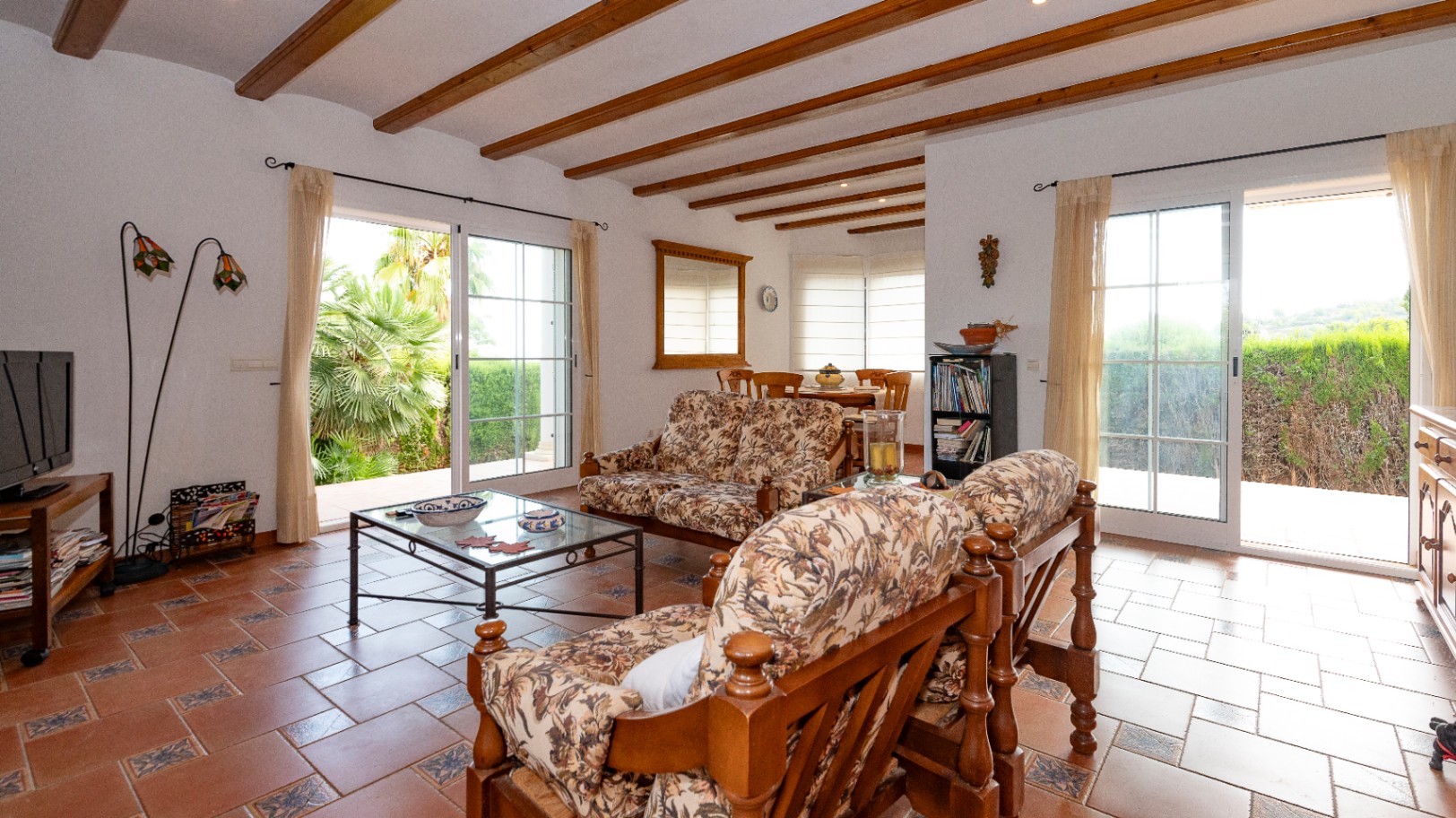 Chalet for sale in Denia, with beautiful sea and Montgó views.