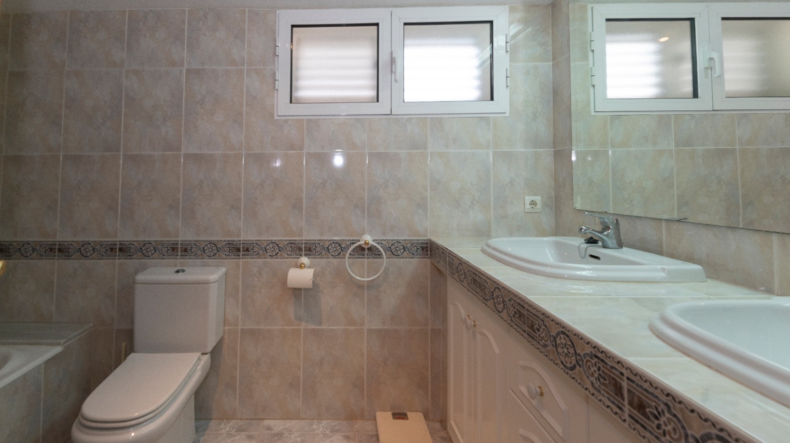 Chalet for sale in Denia, with beautiful sea and Montgó views.