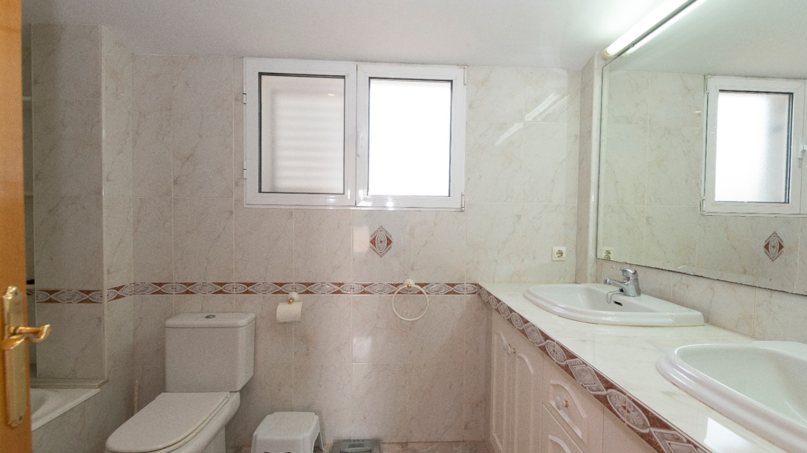 Chalet for sale in Denia, with beautiful sea and Montgó views.