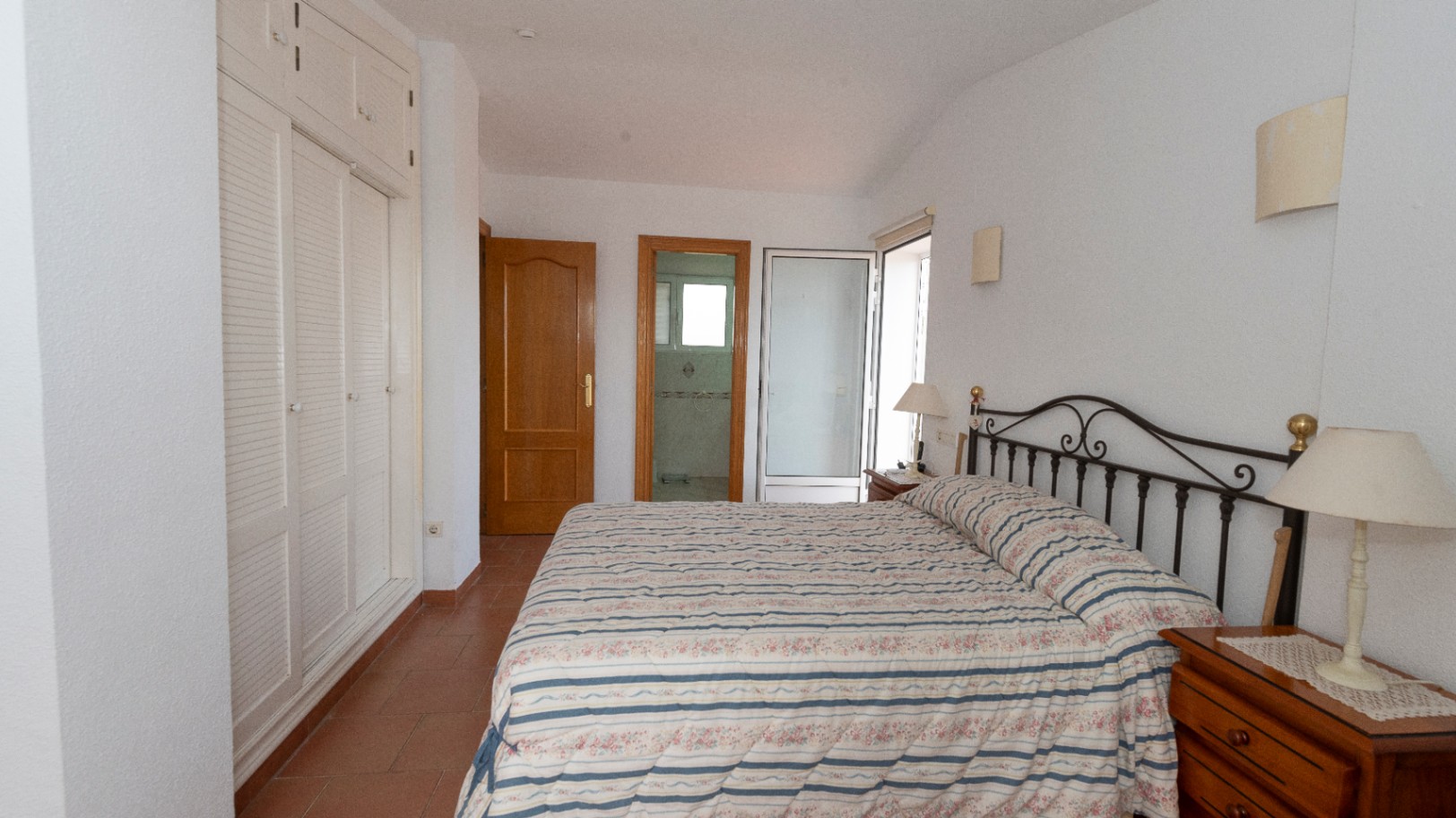 Chalet for sale in Denia, with beautiful sea and Montgó views.
