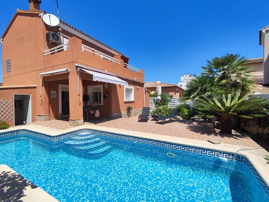 Chalet à vendre à Denia, à deux pas du centre et de la plage.