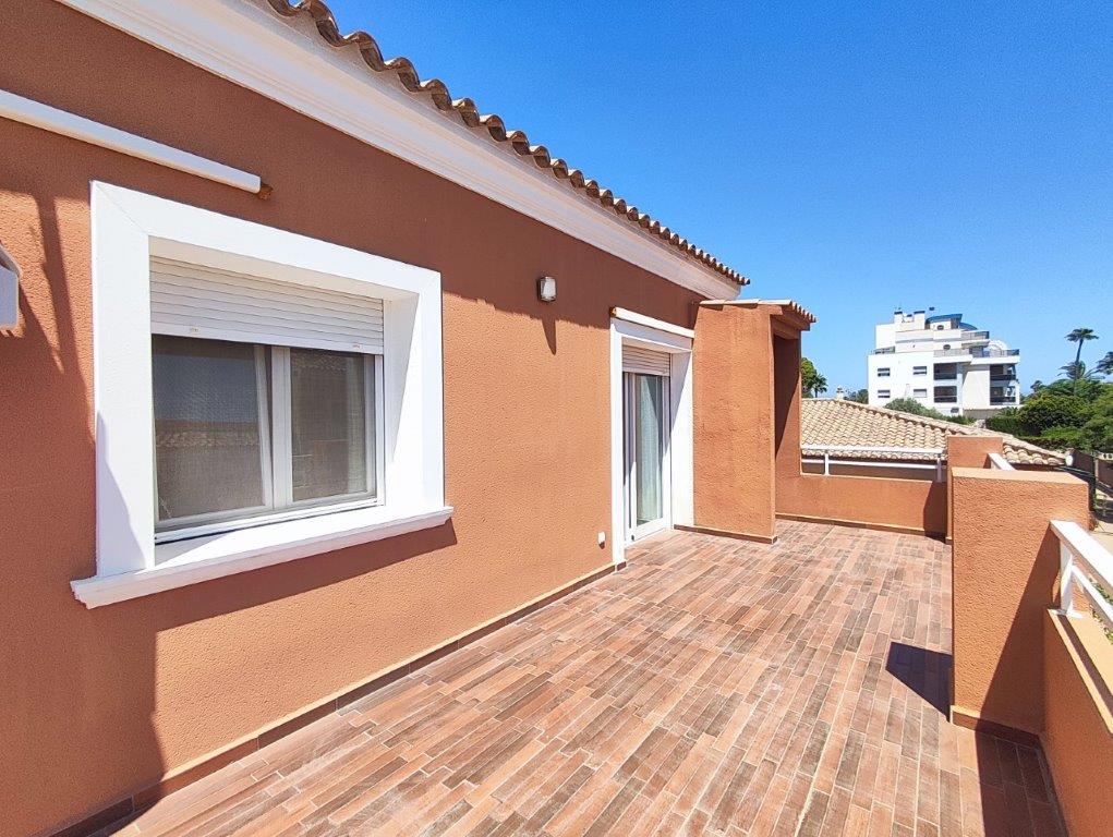 Chalet à vendre à Denia, à deux pas du centre et de la plage.