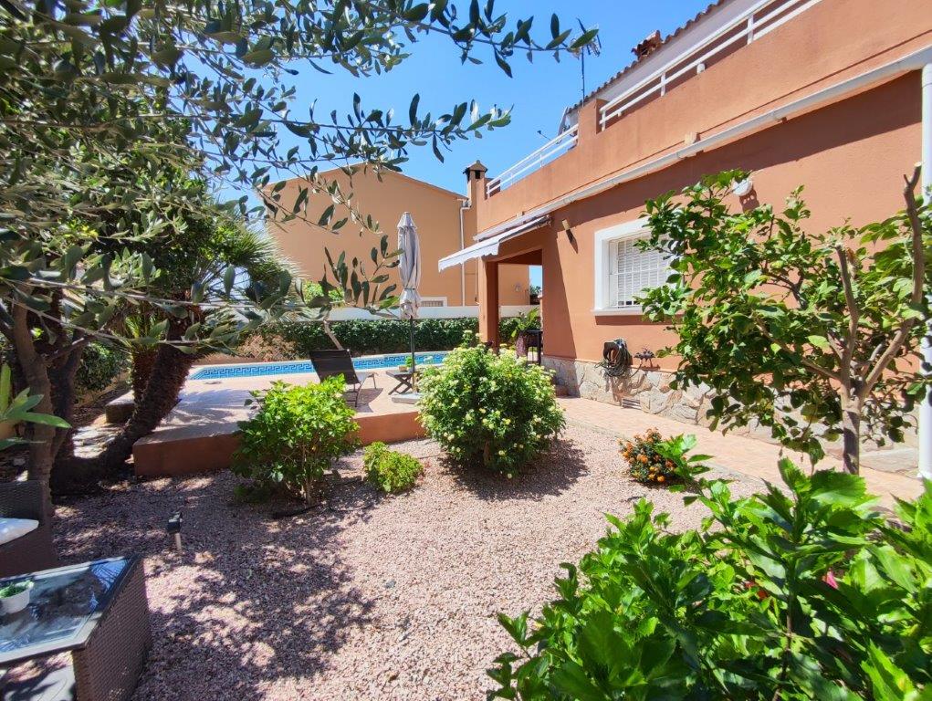 Chalet à vendre à Denia, à deux pas du centre et de la plage.