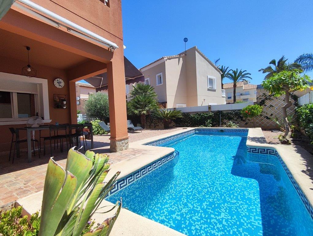 Chalet à vendre à Denia, à deux pas du centre et de la plage.