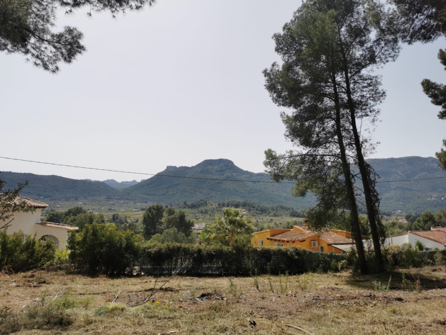 Spacious plot for sale in a development in Alcalalí.