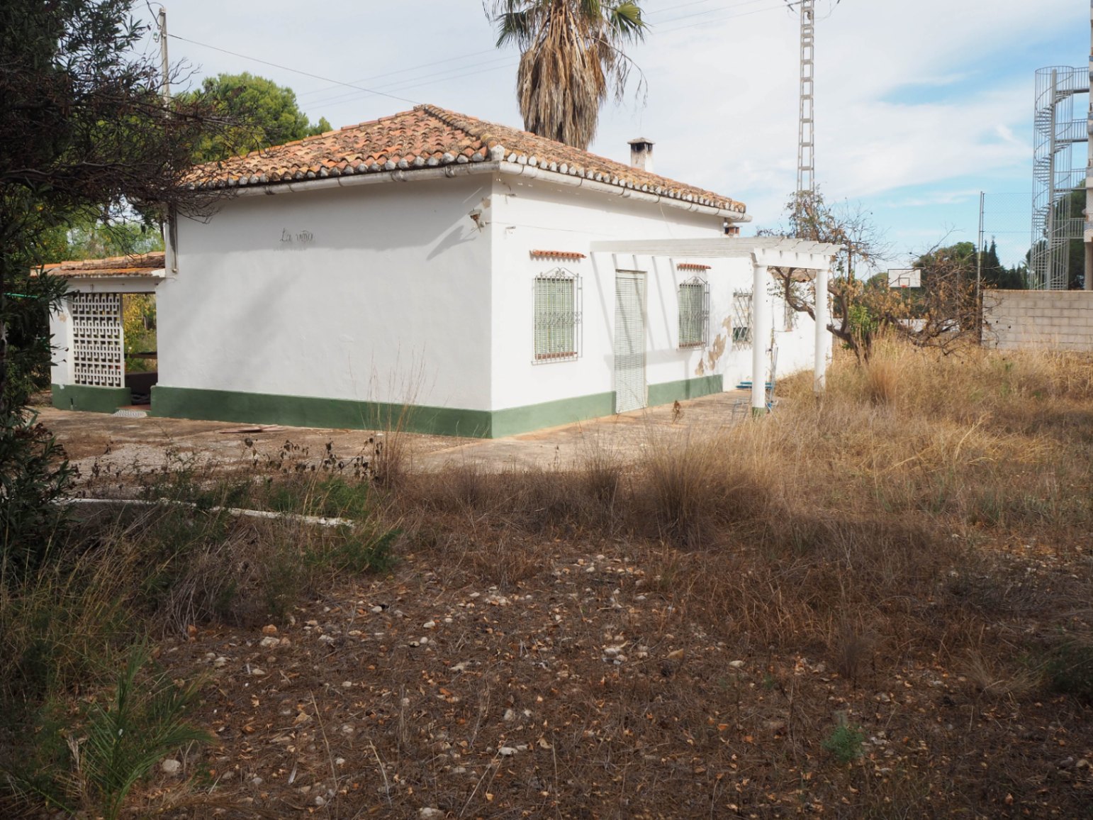 Country house with large plot for sale in Denia